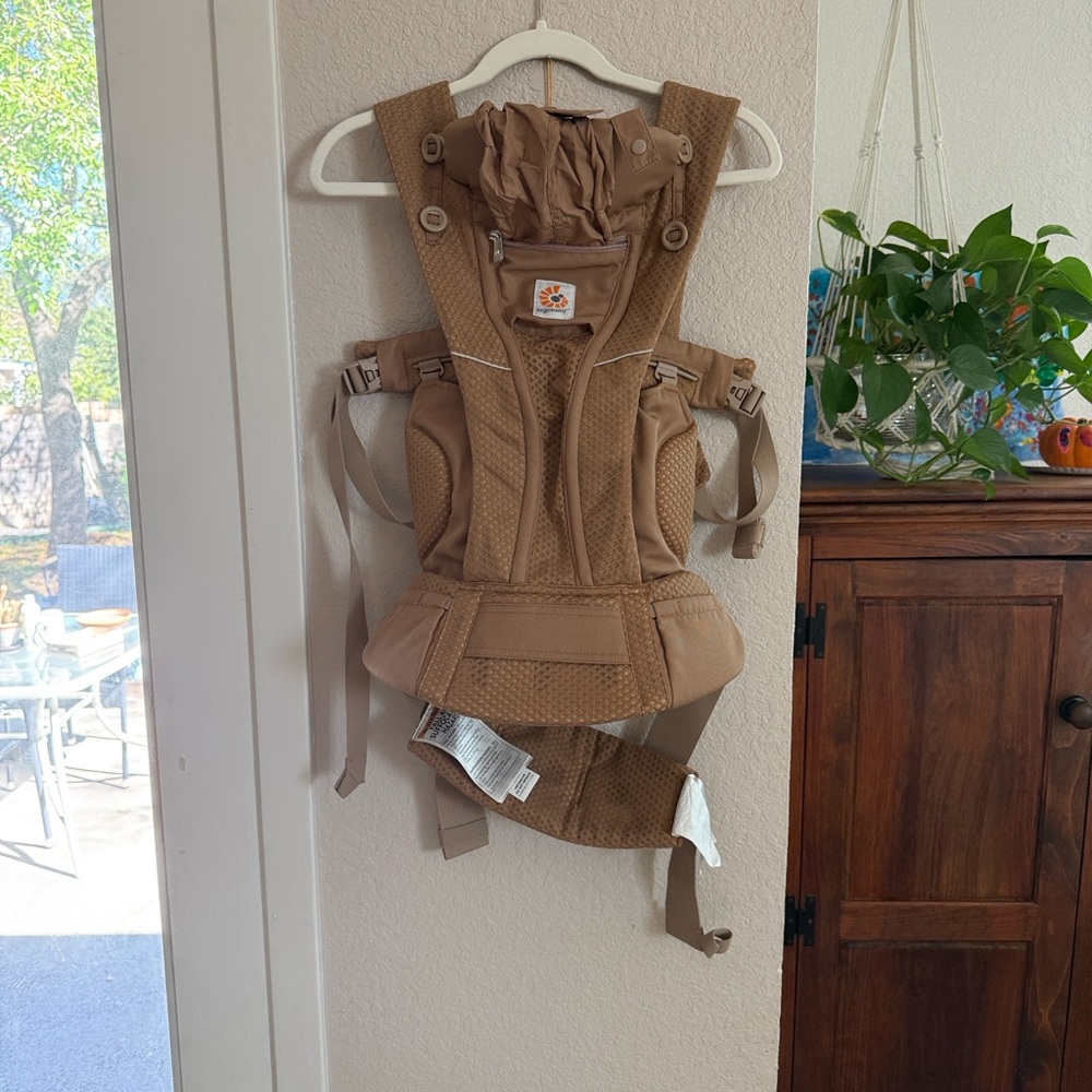 Ergobaby Omni Breeze Carrier in Camel Brown